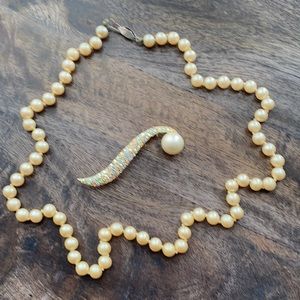Vintage Celebrity NY Aurora Borealis Faux Pearl 2.75" Pin Brooch & necklace set